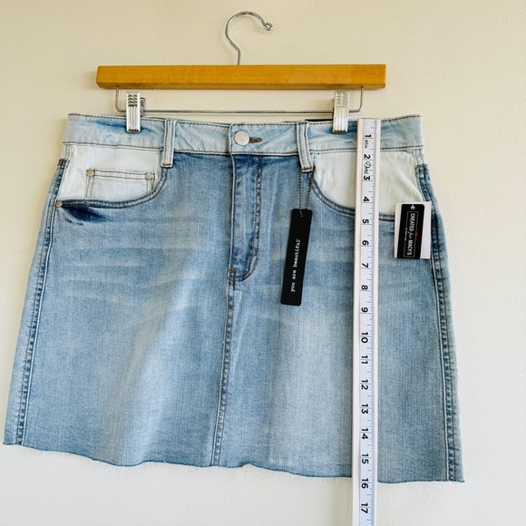 Dollhouse Womens Denim Mini Skirt Blue Size Juniors 15 Casual Summer Vacation - Picture 7 of 8